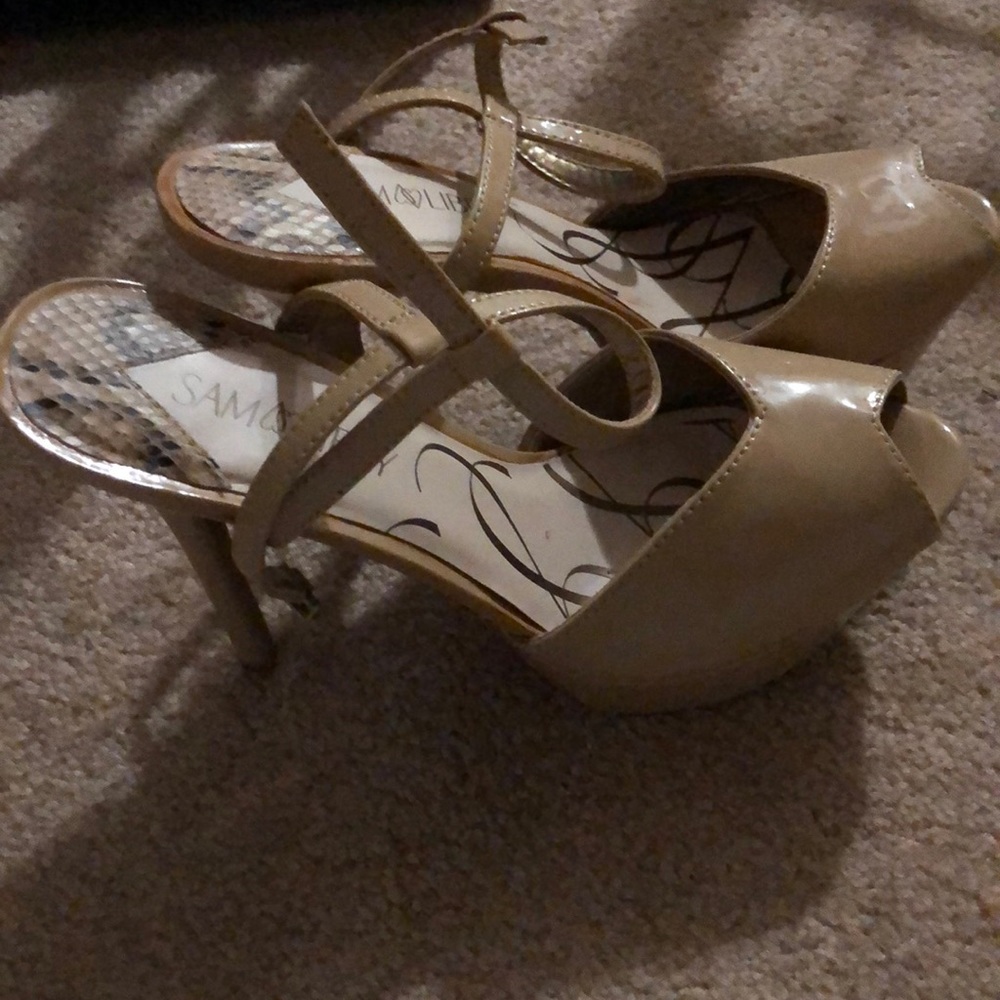 Gently worn size 8 1/2 nude heels